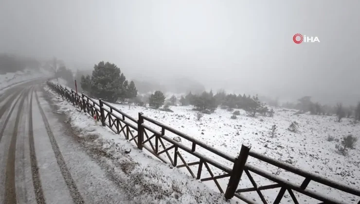 Manisa Spil Dağı’na Mevsimin İlk Karı Düştü